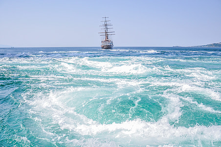ship on sea thumbnail