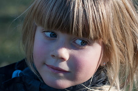 girl's face thumbnail