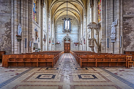 interior photo of cathedral thumbnail