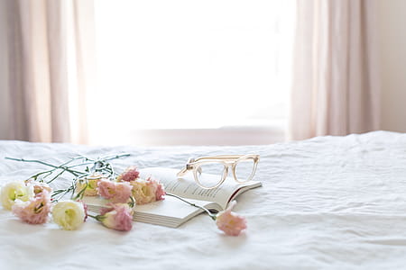 Spectacles On Book Photo thumbnail