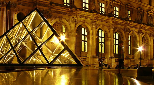 photo of Louvre Museum thumbnail