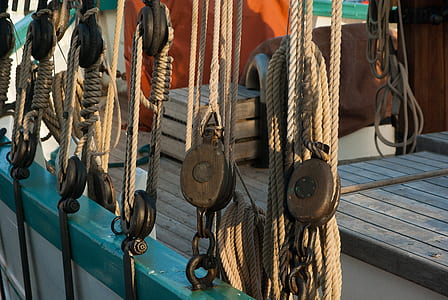brown rope with black pulley thumbnail