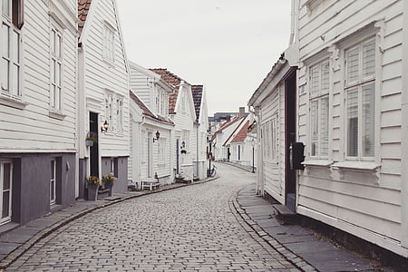 road between buildings thumbnail