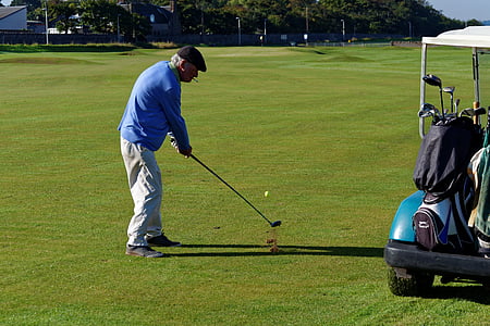 man playing golf thumbnail