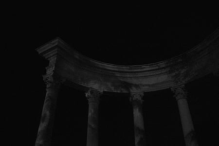 white concrete pillars thumbnail