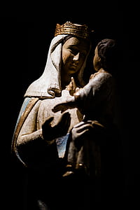 Mary and Jesus Christ figurine thumbnail