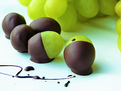 green grape fruits with chocolate coating thumbnail