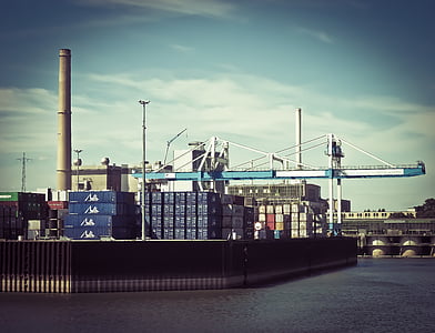 wharf facing body of water thumbnail