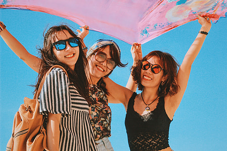 women wearing sunglasses thumbnail