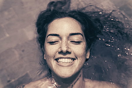 woman floating in water thumbnail