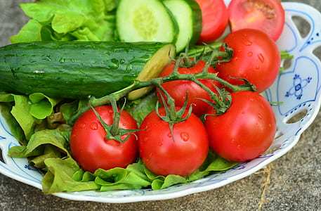 tomoto and cucumber thumbnail