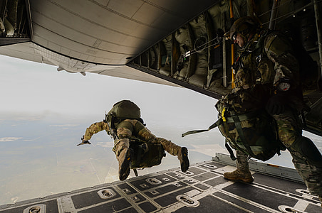 soldier skydiving thumbnail
