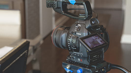 Canon DSLR camera with stand thumbnail