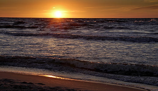 horizon during sunset thumbnail