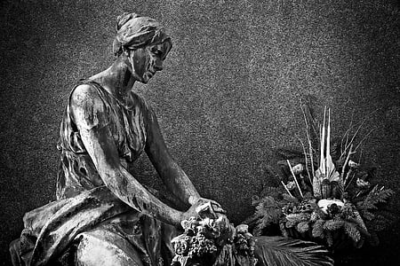 grayscale photography of statue of woman thumbnail