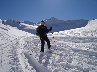 Backcountry Skiiing, Ski Touring Courses thumbnail