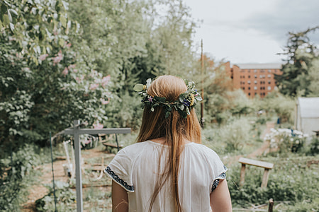 woman wearing leaf headdress thumbnail