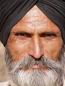 man wearing black pagri turban thumbnail