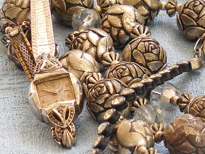close-up photo of gold-colored jewelries thumbnail