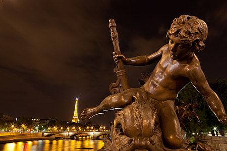 Paris boy statue thumbnail