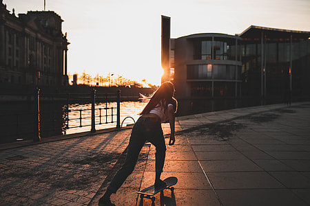 woman riding on skateboard thumbnail