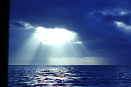 light rays on body of water during daytime thumbnail