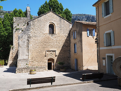 Fontaine-De-Vaucluse, Church thumbnail