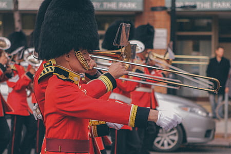 Royal Guards playing instruments thumbnail