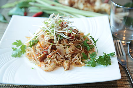 pasta dish with vegetable and meat thumbnail