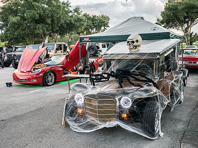 vintage brown and black vehicle thumbnail