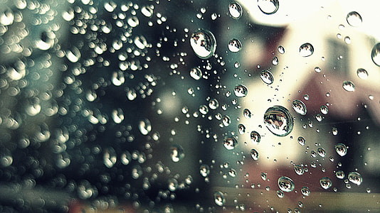tilt shift view of water droplets thumbnail