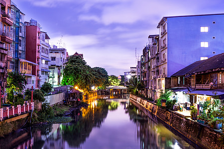 body of water in between concrete buildings thumbnail