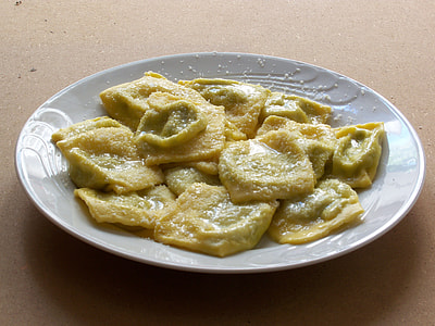 Tortelli d'erbetta, A common food in Parma, Italy thumbnail