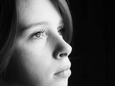 woman face shot photo thumbnail