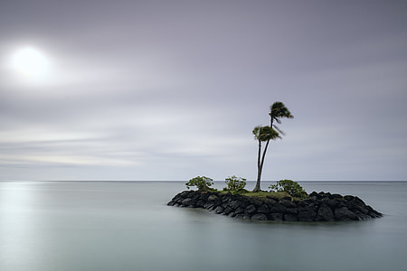 island in the middle of ocean thumbnail