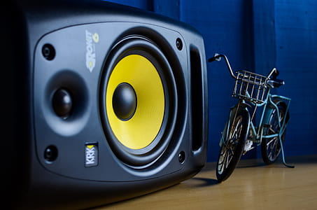 black and yellow speaker thumbnail