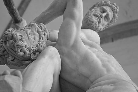 man lean on man lap statue thumbnail