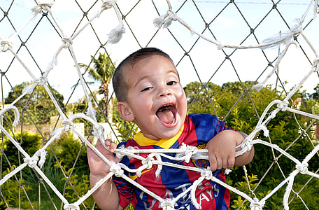 boy playing on net thumbnail
