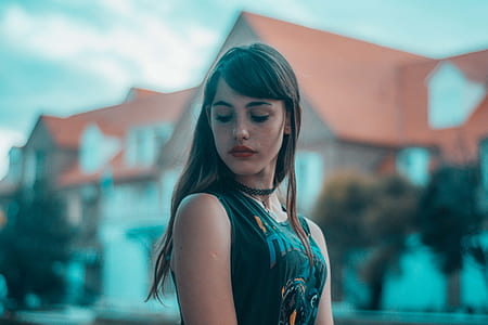 woman wearing green sleeveless top thumbnail