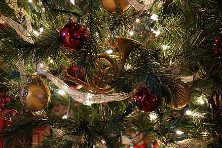 gold trumpet Christmas tree decor thumbnail