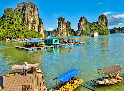 floating restaurant on sea thumbnail