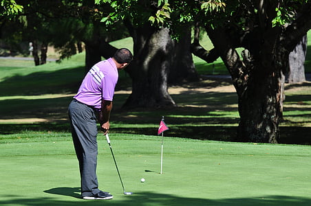 man playing golf thumbnail