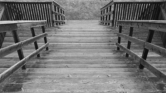 shallow focus photography of brown wooden dock thumbnail