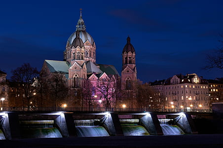 Munich during night thumbnail