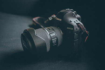 black Canon EOS 1D thumbnail
