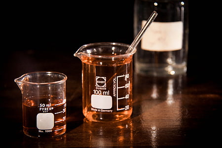 100 and 50 ml glass beakers thumbnail