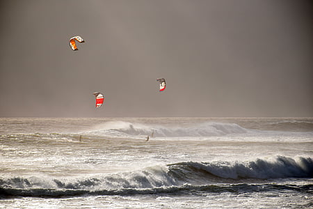 three person paragliding thumbnail