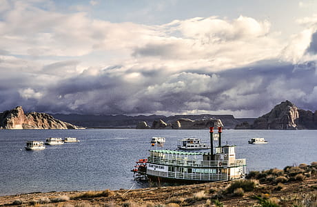 Boats in a lake, Lake Powell, Glen Canyon National Recreation Area, Page, Arizona, USA thumbnail