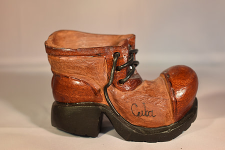 close-up photography of unpaired brown wooden shoe thumbnail