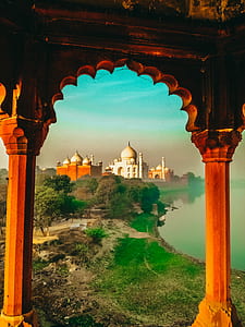 photo of white mosque thumbnail